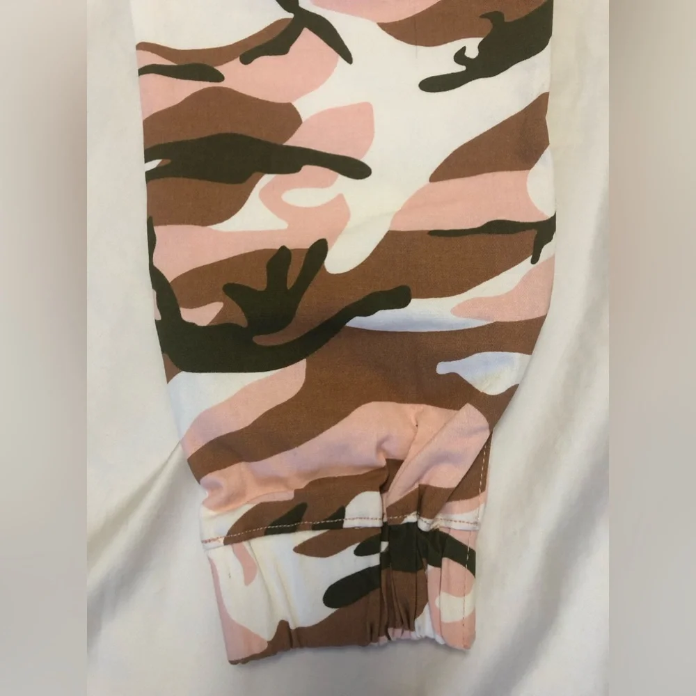 BELTED CAMOUFLAGE STRETCHY JOGGERS SIZE: 1X - Picture 4 of 7